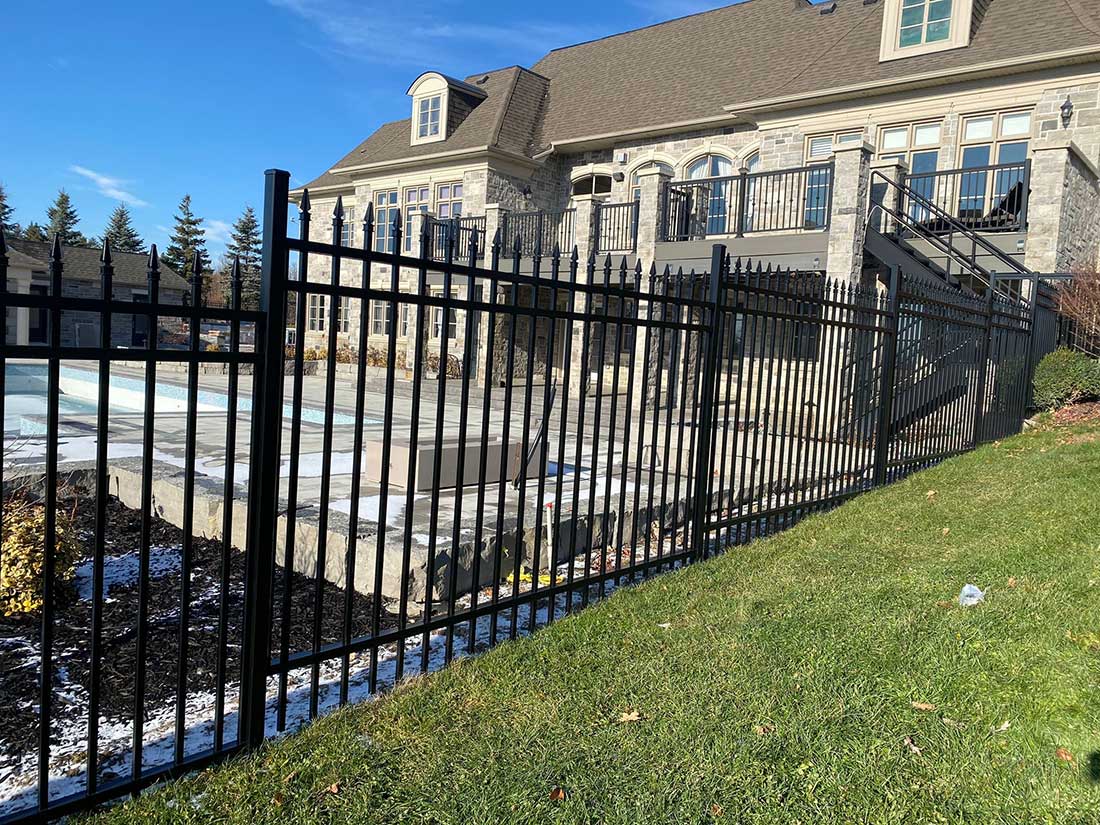 Aluminum-Picket-Fence-Aluminum-Fence-Aluminum-Picket-Fence-with-Finials