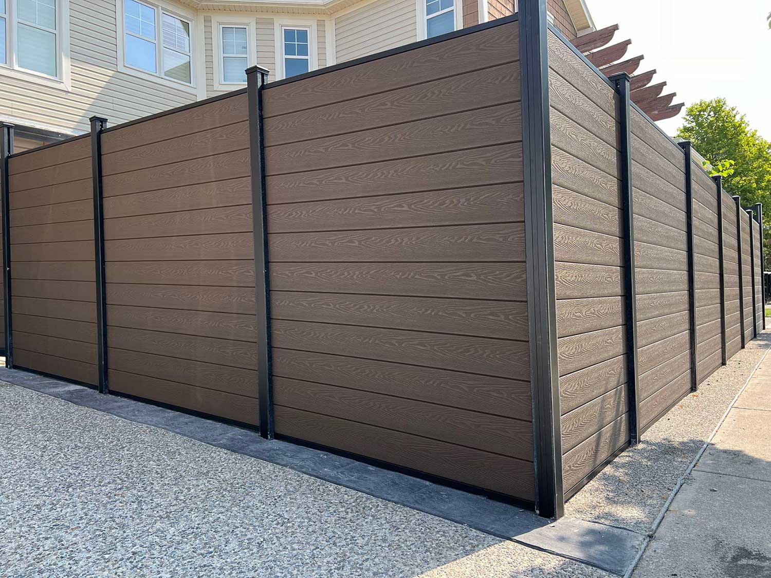 Composite-Woodgrain-Privacy-Fence-installed-in-Oakville.jpg
